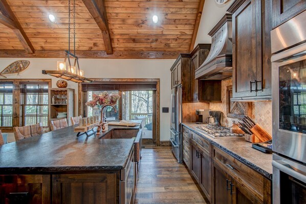 Maison, plusieurs lits, bain à remous, vue montagne (Bluebird Cottage at Sweetgrass) | Cuisine privée