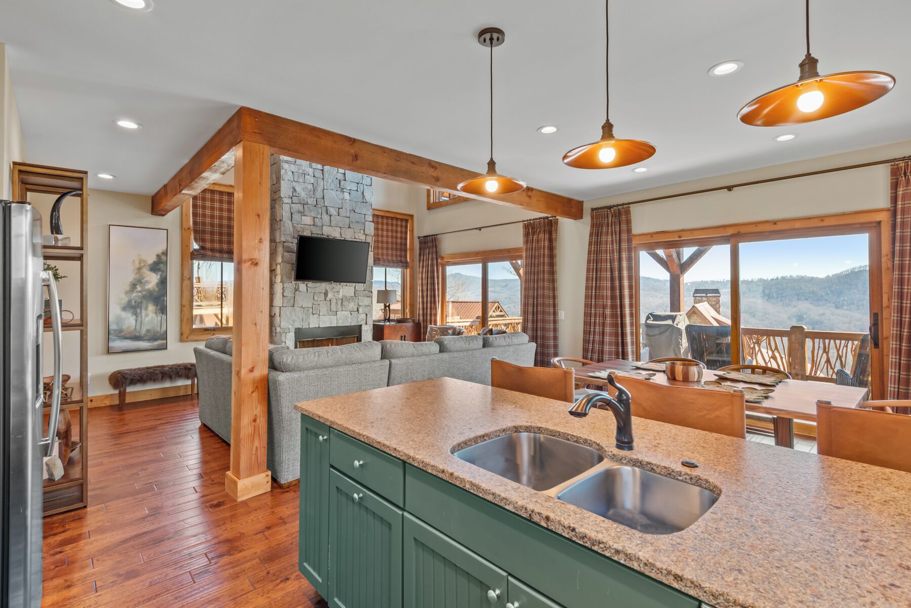 Cabin, Multiple Beds, Patio, Mountain View (Grin'Inn Bear It at Eagles Nest) | Interior