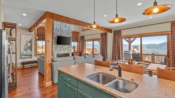 Cabin, Multiple Beds, Patio, Mountain View (Grin'Inn Bear It at Eagles Nest) | Interior