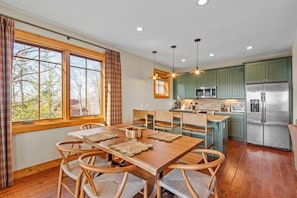 Cabin, Multiple Beds, Patio, Mountain View (Grin'Inn Bear It at Eagles Nest) | Dining - Grin'Inn Bear It at Eagles Nest (Banner Elk)