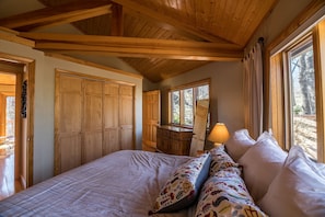 Ferienhaus, Mehrere Betten, Terrasse, Bergblick (A Nest With a View) | 2 Schlafzimmer, individuell dekoriert, individuell eingerichtet