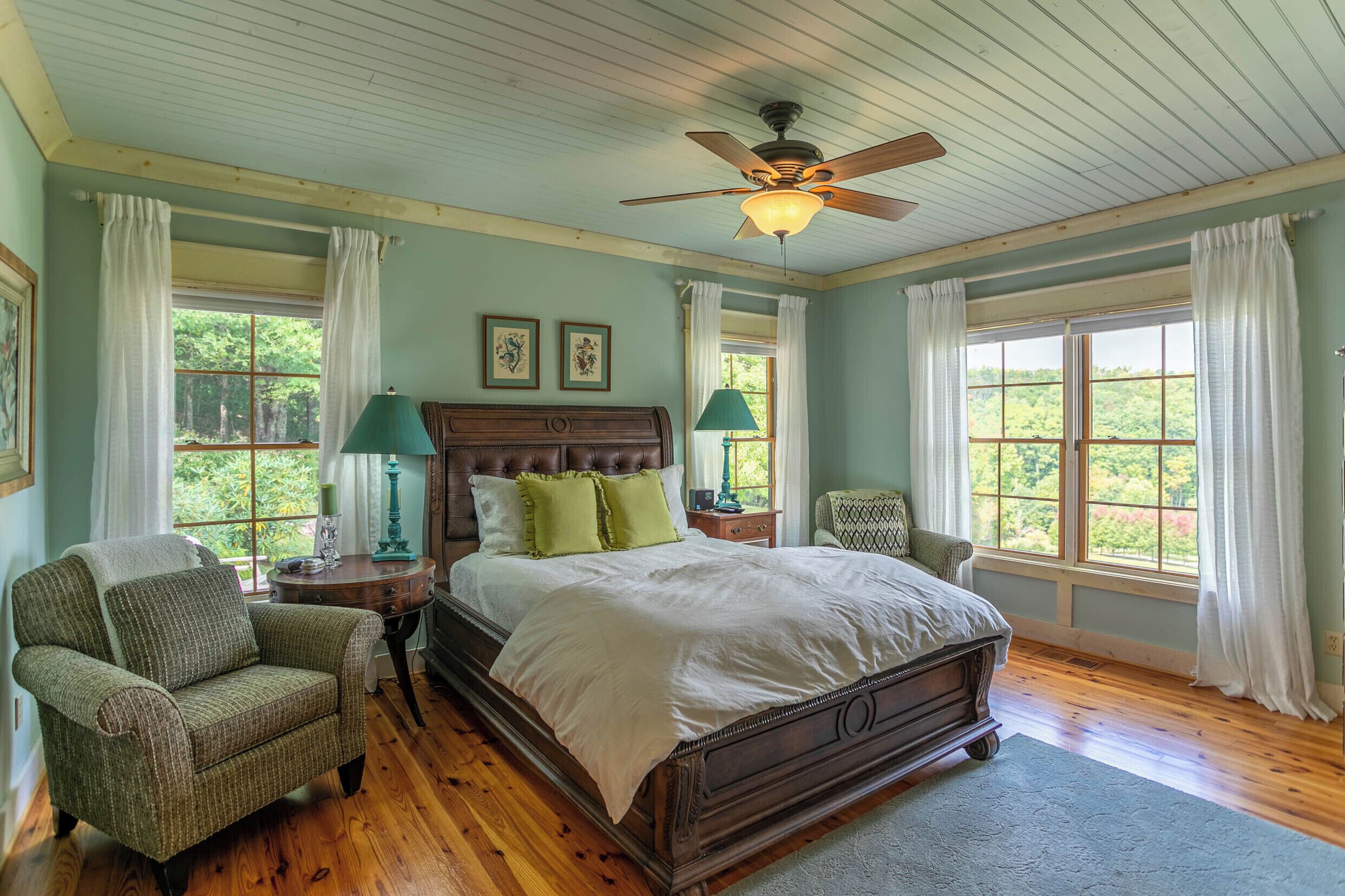 4 bedrooms, individually decorated, individually furnished, bed sheets