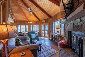 Hus, flere senger, spabadekar, fjellutsikt (Vista 360) | Oppholdsområde