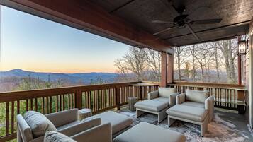 Condo, Multiple Beds, Pool Access, Mountain View (Cozy Cub at Echota) | Property grounds