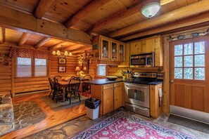 Cabin, Multiple Beds, Hot Tub, Mountain View (Draggin Fly) | Private kitchen - Draggin Fly (Vilas)
