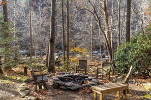 Property grounds - Draggin Fly (Vilas)