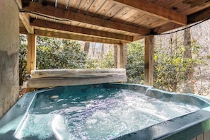 Cabin, Multiple Beds, Hot Tub, Mountain View (Draggin Fly) | Outdoor spa tub - Draggin Fly (Vilas)