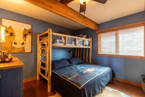 Cabin, Multiple Beds, Patio, Mountain View (Mountaineer Manor) | 4 bedrooms, individually decorated, individually furnished, bed sheets - Mountaineer Manor (Sugar Grove)