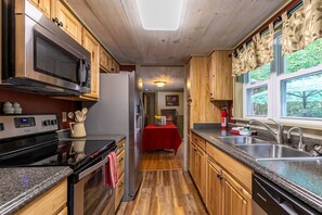 Ferienhaus, Mehrere Betten, Terrasse, Bergblick (Goshen Creek) | Eigene Küche | Wasserkocher mit Kaffee-/Teezubehör