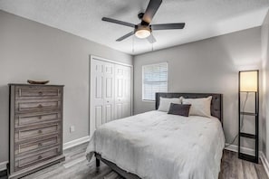 3 chambres, bureau, Wi-Fi gratuit, draps fournis