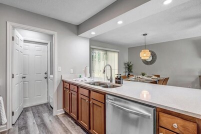 Brooklyn Bungalow - Close to Hospitals, Five Points and Downtown