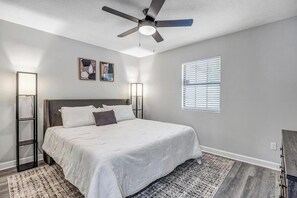 3 habitaciones, escritorio, wifi gratis y ropa de cama