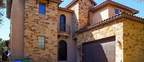 House (6 Bedrooms) | Front of property