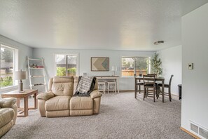House (3 Bedrooms) | Interior - 'the Crab Shack' Westport Home Half-mi to Beach! (Westport)