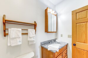 Interior - Near Saugatuck Dunes: Pet-friendly Fennville Home! (Fennville)