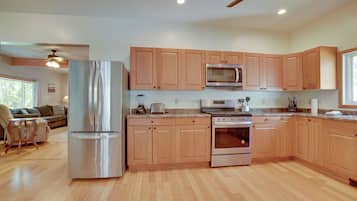 House (3 Bedrooms) | Interior