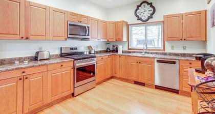 Near Saugatuck Dunes: Pet-friendly Fennville Home!