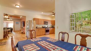 House (3 Bedrooms) | Interior
