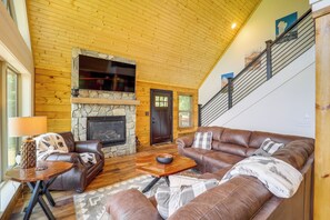 House (2 Bedrooms) | Interior - Mountain-view Fleetwood Retreat w/ Deck & Grill (Fleetwood)