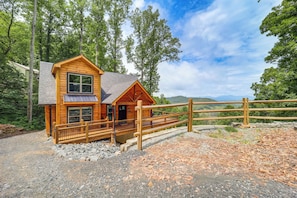 House (2 Bedrooms) | Interior - Mountain-view Fleetwood Retreat w/ Deck & Grill (Fleetwood)