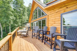 House (2 Bedrooms) | Interior - Mountain-view Fleetwood Retreat w/ Deck & Grill (Fleetwood)