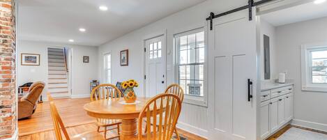 House (5 Bedrooms) | Interior