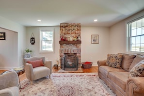 House (5 Bedrooms) | Interior - Historic Jefferson Farmhouse - Hike, Bike & Raft! (Jefferson)