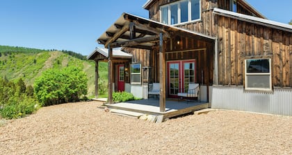 Salt River Access: Mtn-view Star Valley Cabin!