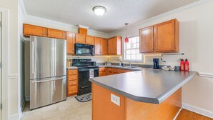 Unclassified image, 5 of 28, button - Winterville Vacation Rental ~ 4 Mi to Ecu! (Winterville)