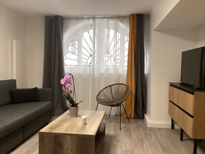 Télévision, chaîne hi-fi