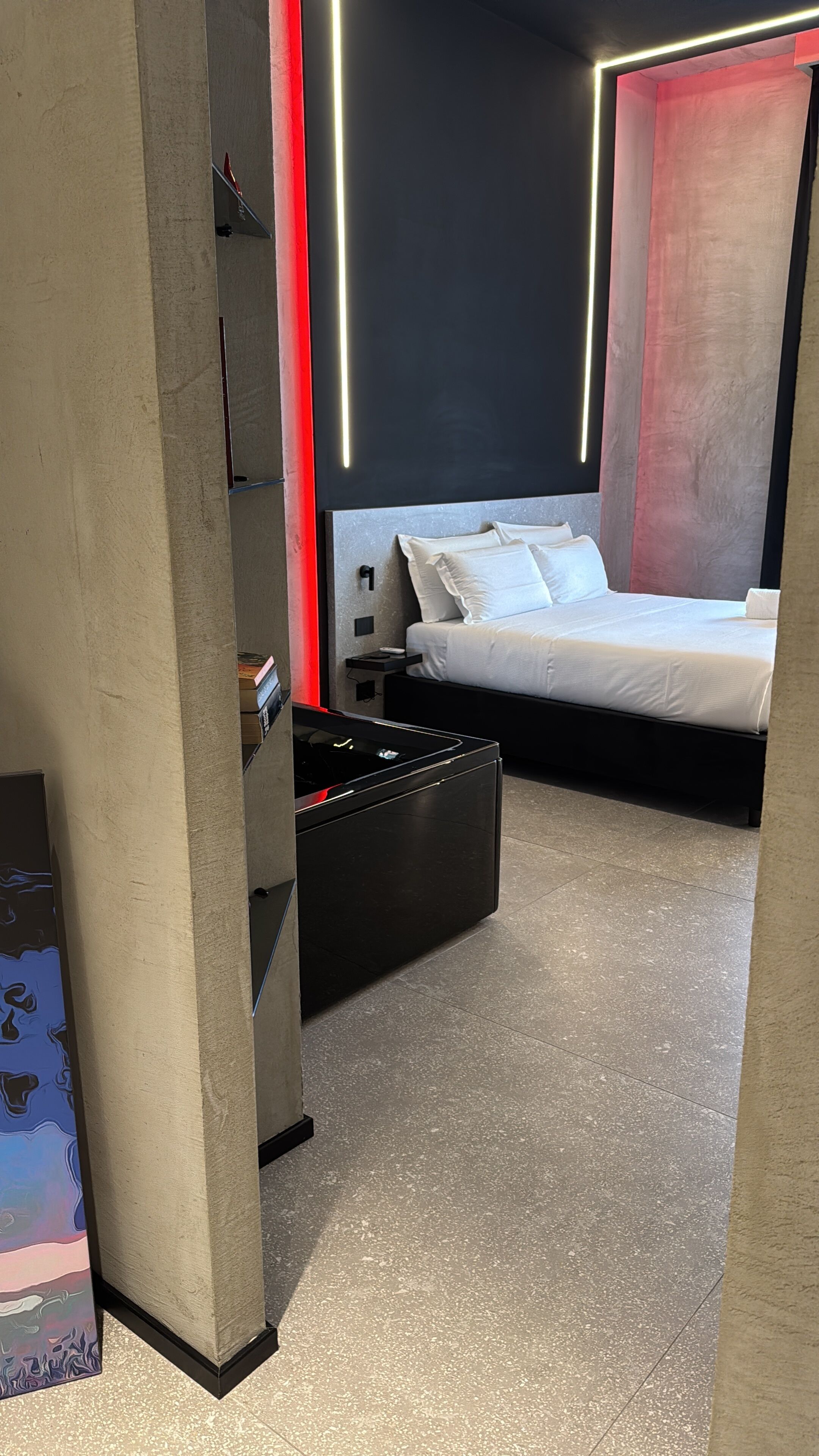 Suite estudio | Cortinas blackout, insonorización y tabla de planchar con plancha 