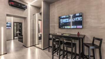 Luxury-Vierbettzimmer | Verdunkelungsvorhänge, schallisolierte Zimmer, Bügeleisen/Bügelbrett