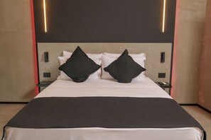 Blackout curtains, soundproofing, iron/ironing board, free WiFi - Gallery Home Napoli (Naples)