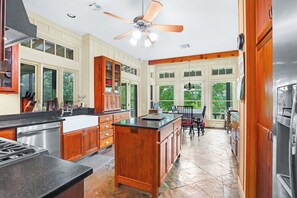 Fridge, microwave, oven, stovetop - River Nest I Blanco River Access! Families (Wimberley)