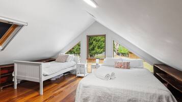 4 bedrooms, WiFi, bed sheets