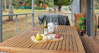 Grand View Chalet: 4 BR, 2 BA in Merrijig, Sleeps 10