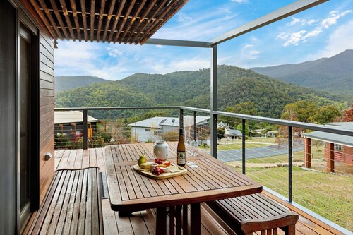 Grand View Chalet: 4  BR, 2  BA House in Merrijig, Sleeps 10