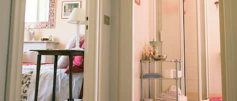 1 dormitorio, escritorio, cuna de viaje y wifi