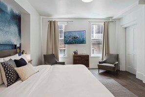 3 Schlafzimmer, Schreibtisch, Bügeleisen/Bügelbrett, Reisekinderbett