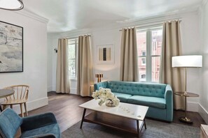 Televisión y oficina 