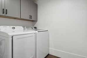 Interior - Contemporary Condo | Downtown Savannah (Savannah)