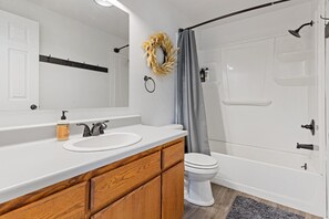 Hair dryer - Cute Condo Near Glacier Park & 24/7 Grocery Store (Columbia Falls)