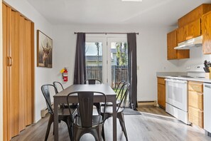 Dining - Cute Condo Near Glacier Park & 24/7 Grocery Store (Columbia Falls)