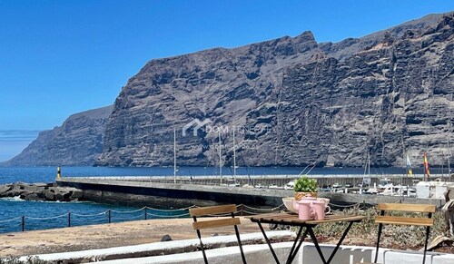 Ocean Front Apartment Los Gigantes
https://www.youtube.com/watch?v=2UCoAMgkBQw