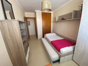 2 bedrooms, iron/ironing board, WiFi, bed sheets - Piso Centro Denia Paseo del Saladar (Dénia)