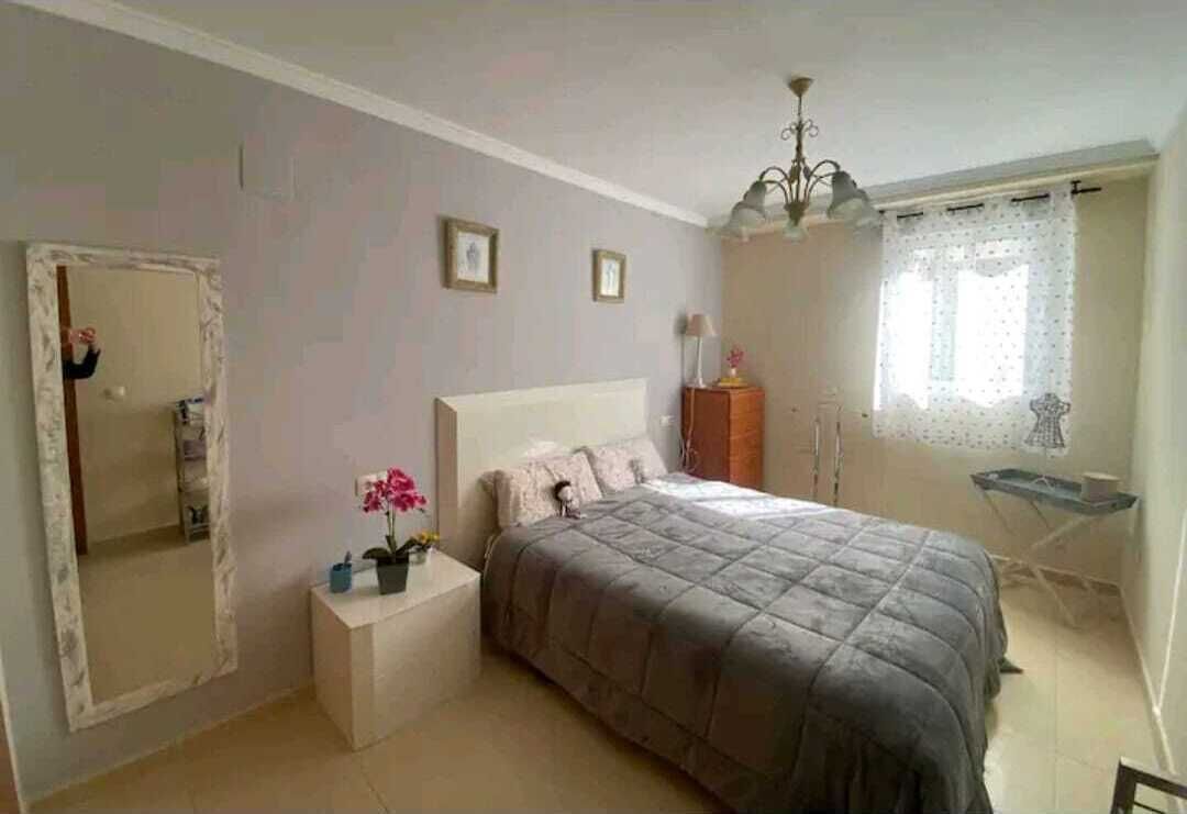 2 slaapkamers, een strijkplank/strijkijzer, wifi, beddengoed