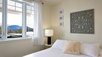 3 bedrooms, desk, iron/ironing board, WiFi
