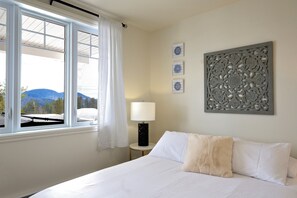 3 Schlafzimmer, Schreibtisch, Bügeleisen/Bügelbrett, WLAN