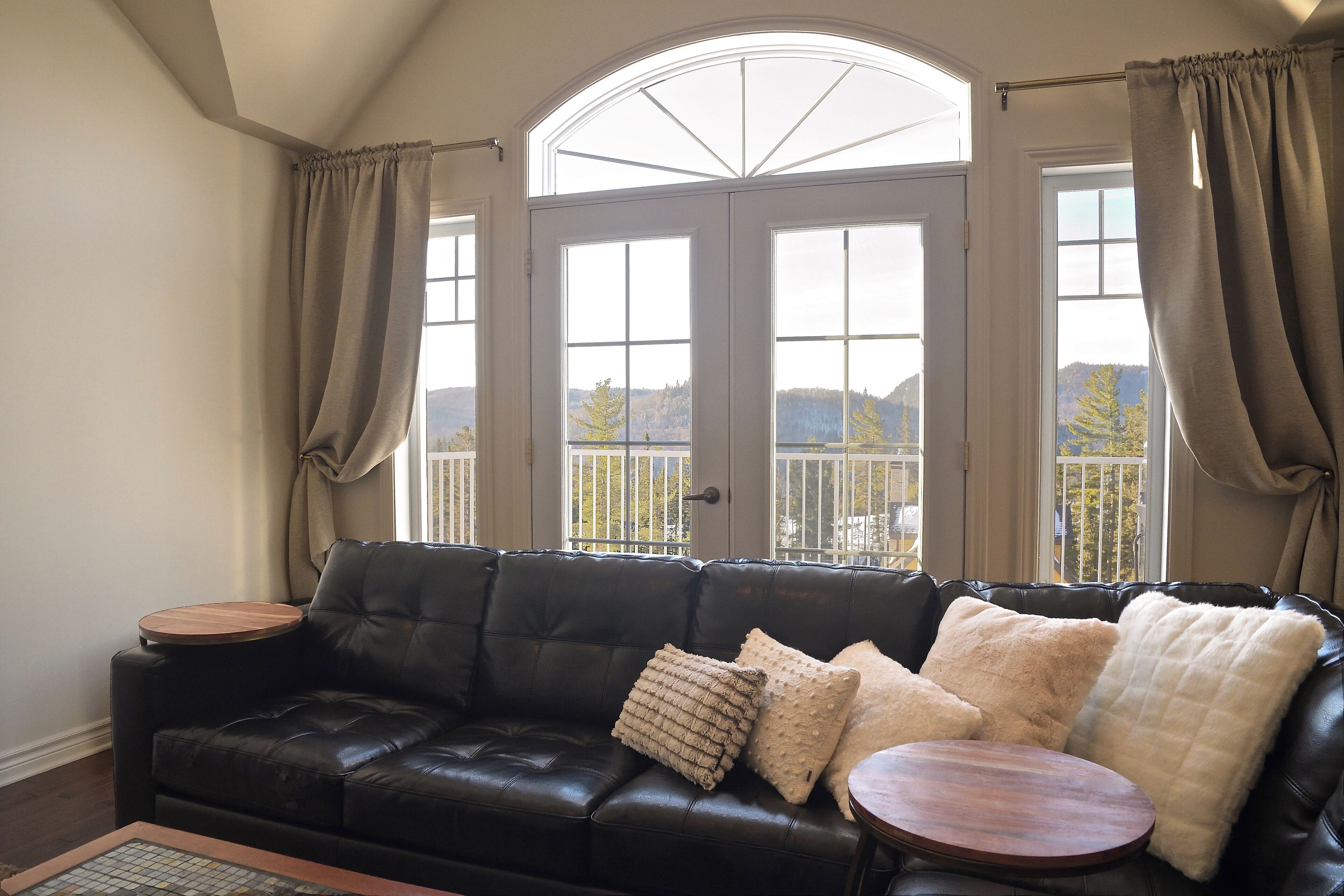 Smart TV, fireplace, DVD player, foosball