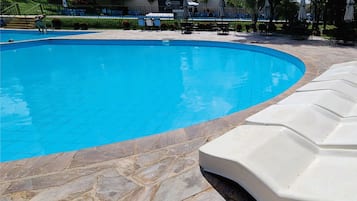 8 albercas techadas, camastros y salvavidas en la propiedad